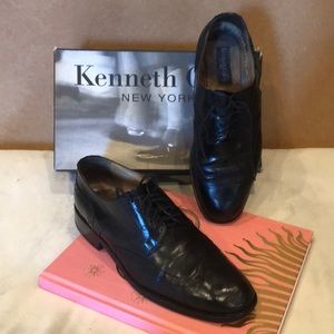 Classic men’s black leather wing tips